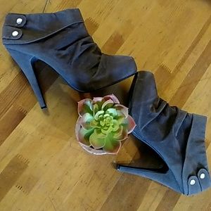 Brown Ankle boot heels